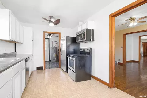 107 N Scandia St, Alpha, IL 61413 photo 6