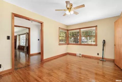 107 N Scandia St, Alpha, IL 61413 photo 4