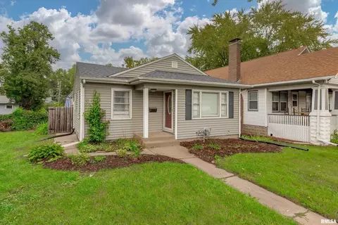 2714 E Locust St, Davenport, IA 52803