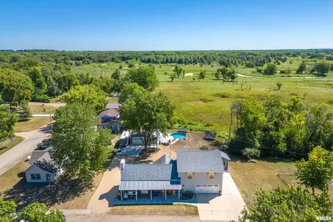 107 N Salina St, Long Grove, IA 52756