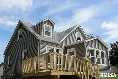 2552 Oak St, Bettendorf, IA 52722