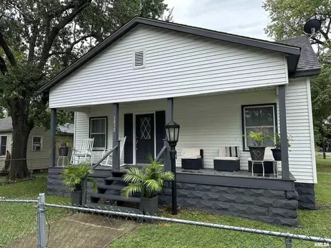 1212 W Tyler St, Herrin, IL 62948
