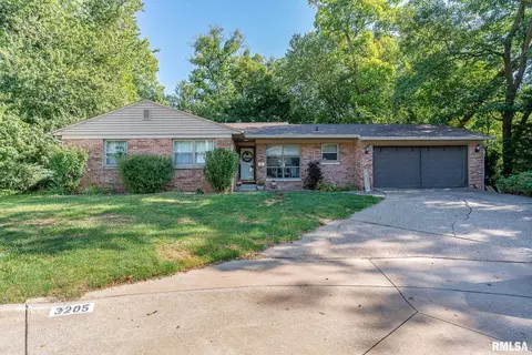 3205 11th Ave #A, Moline, IL 61265