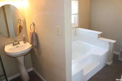 442 50th St, Moline, IL 61265 photo 7