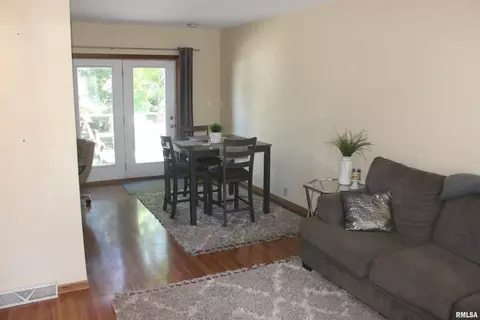442 50th St, Moline, IL 61265 photo 3
