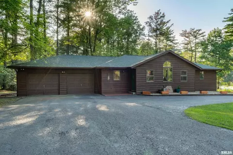 917 Wargo Ln, Marion, IL 62959