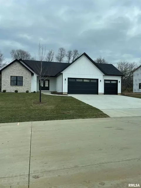 267 Linda Ln, Riverdale, IA 52722