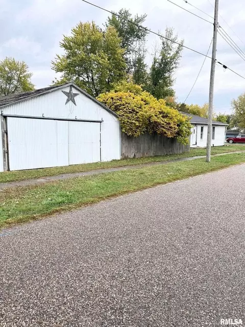 290 Lee Evans St, Hull, IL 62343 photo 2