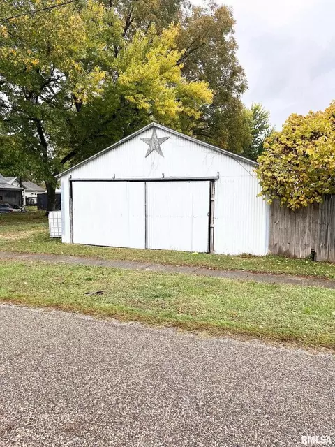 290 Lee Evans St, Hull, IL 62343 photo 3