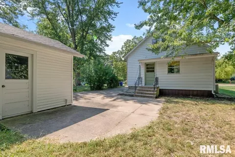 916 37th St, Moline, IL 61265 photo 3