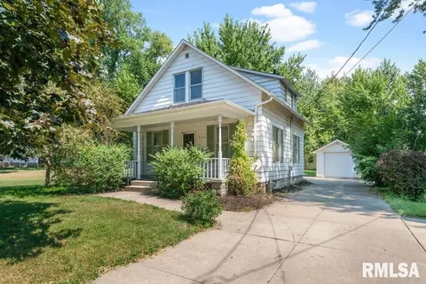 916 37th St, Moline, IL 61265