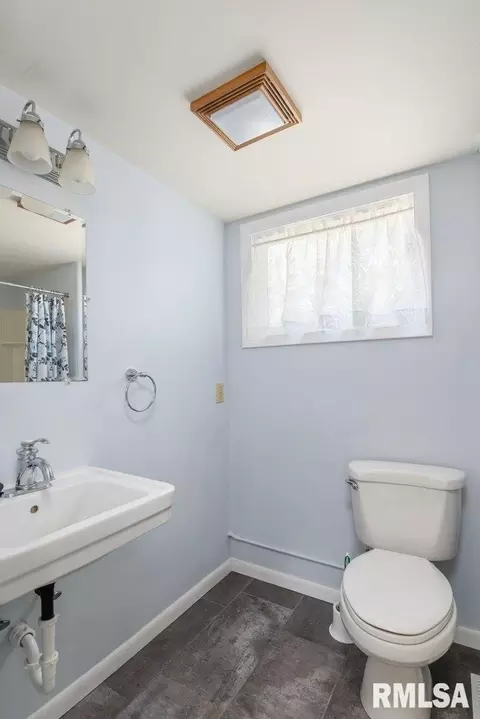 916 37th St, Moline, IL 61265 photo 15