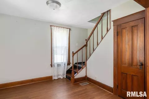 916 37th St, Moline, IL 61265 photo 6