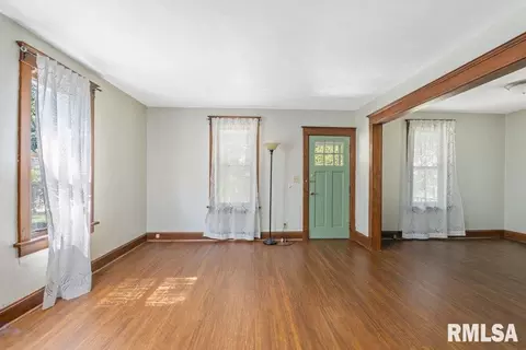 916 37th St, Moline, IL 61265 photo 9