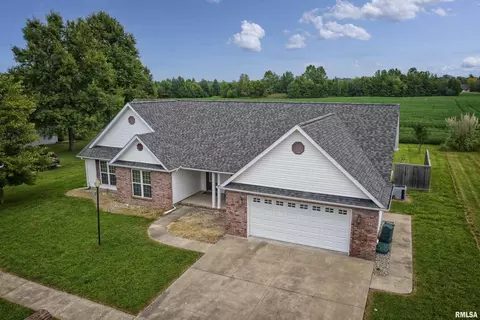 702 Legacy Dr, Herrin, IL 62948 photo 3