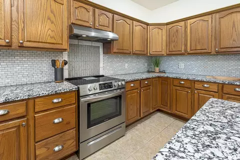 702 Legacy Dr, Herrin, IL 62948 photo 12