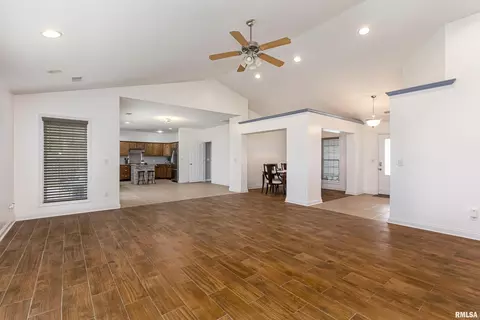 702 Legacy Dr, Herrin, IL 62948 photo 7
