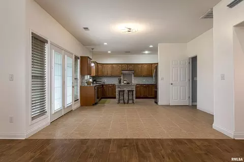 702 Legacy Dr, Herrin, IL 62948 photo 9