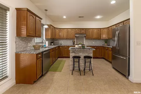 702 Legacy Dr, Herrin, IL 62948 photo 10