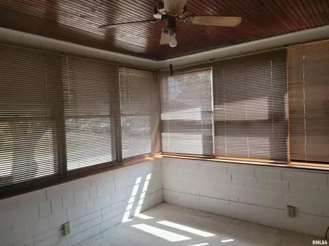 1931 33rd St, Moline, IL 61265 photo 3