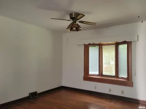 1931 33rd St, Moline, IL 61265 photo 4