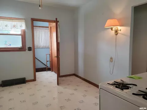 1931 33rd St, Moline, IL 61265 photo 12