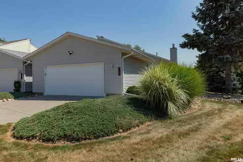 2985 Red Wing Ct, Bettendorf, IA 52722