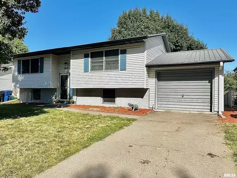 6403 Kelling St, Davenport, IA 52806