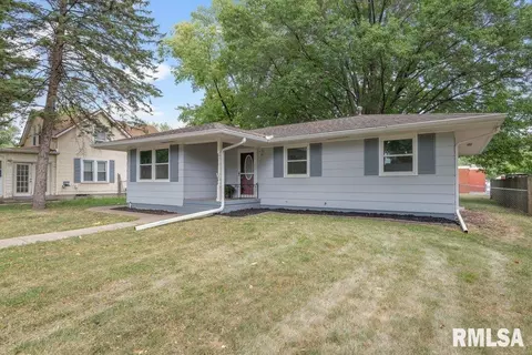 416 2nd Ave, Hampton, IL 61256