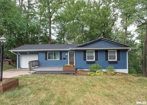 618 Cherokee Ct, Davenport, IA 52804