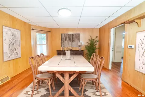 1002 24th St, Moline, IL 61265 photo 4
