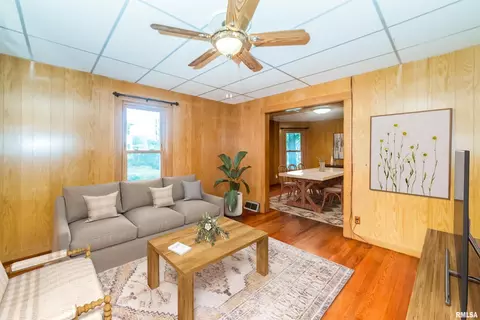 1002 24th St, Moline, IL 61265 photo 3