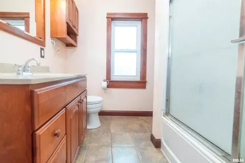 1002 24th St, Moline, IL 61265 photo 13