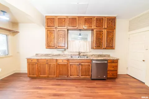 1002 24th St, Moline, IL 61265 photo 8