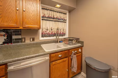 1145 22nd St, Moline, IL 61265 photo 20