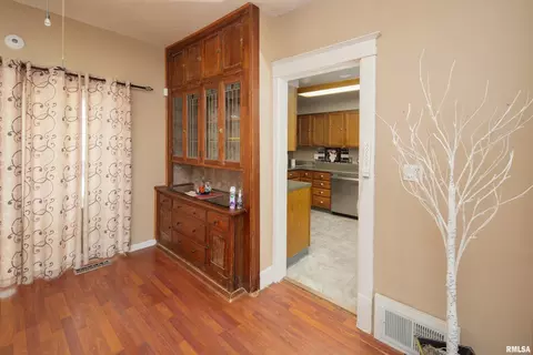 1145 22nd St, Moline, IL 61265 photo 14