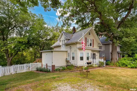1145 22nd St, Moline, IL 61265 photo 2