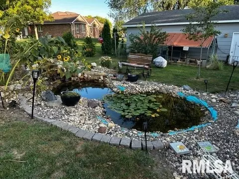 406 N Williams St, Reynolds, IL 61279