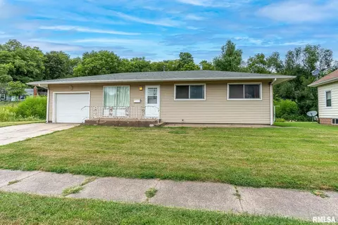3160 Diehn Ave, Davenport, IA 52802