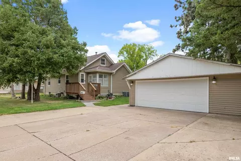 4746 20th Ave, Moline, IL 61265