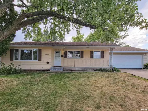 2737 N Gayman Ave, Davenport, IA 52804