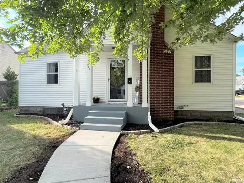 227 W 30th St, Davenport, IA 52803