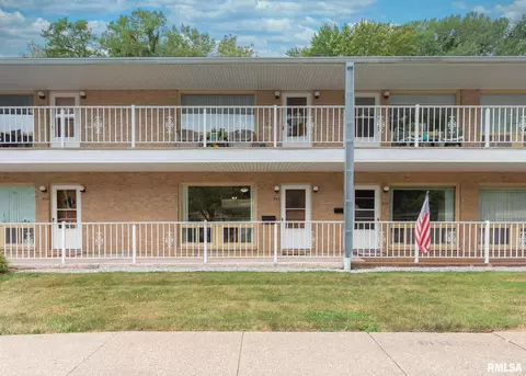 1104 Kimberly Rd #703, Bettendorf, IA 52722
