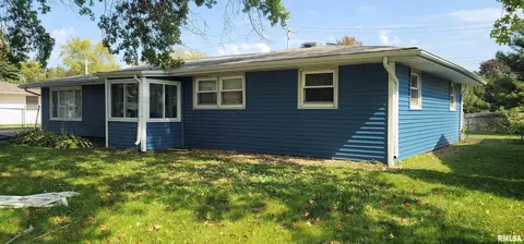 2411 10th St, Silvis, IL 61282