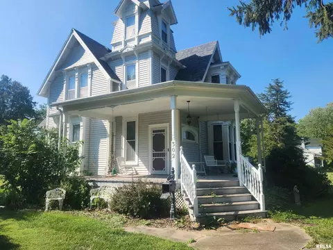 302 W Main St, Bishop Hill, IL 61419