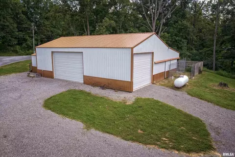 120 Quail Dr, Goreville, IL 62939