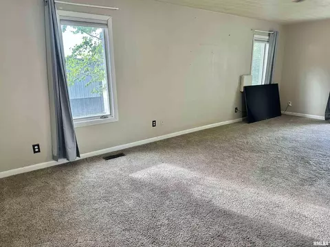 809 E Main St, Marion, IL 62959 photo 10