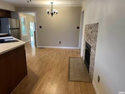 809 E Main St, Marion, IL 62959 photo 11