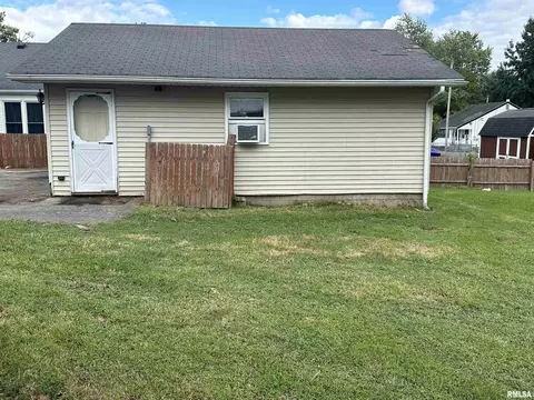 809 E Main St, Marion, IL 62959 photo 22