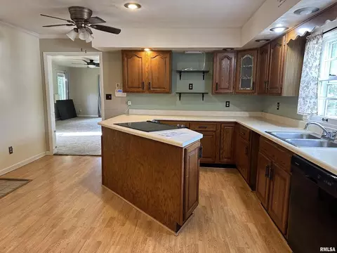 809 E Main St, Marion, IL 62959 photo 17